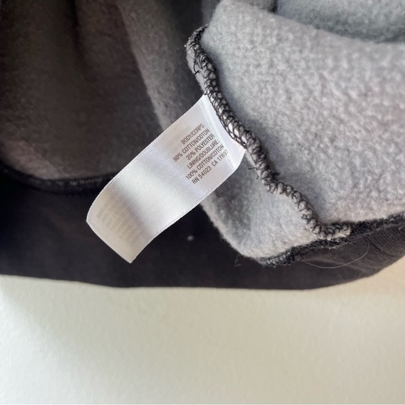 🌼 5/$25 Old Navy Boys VRSTY Team Hoodie Size S (6-7) Gray Black Striped Pullover - Picture 4 of 8